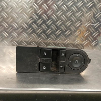 Commande lève-glace porte avant gauche Opel ASTRA H (A04) 1.4 (l48) (2004-2010)
