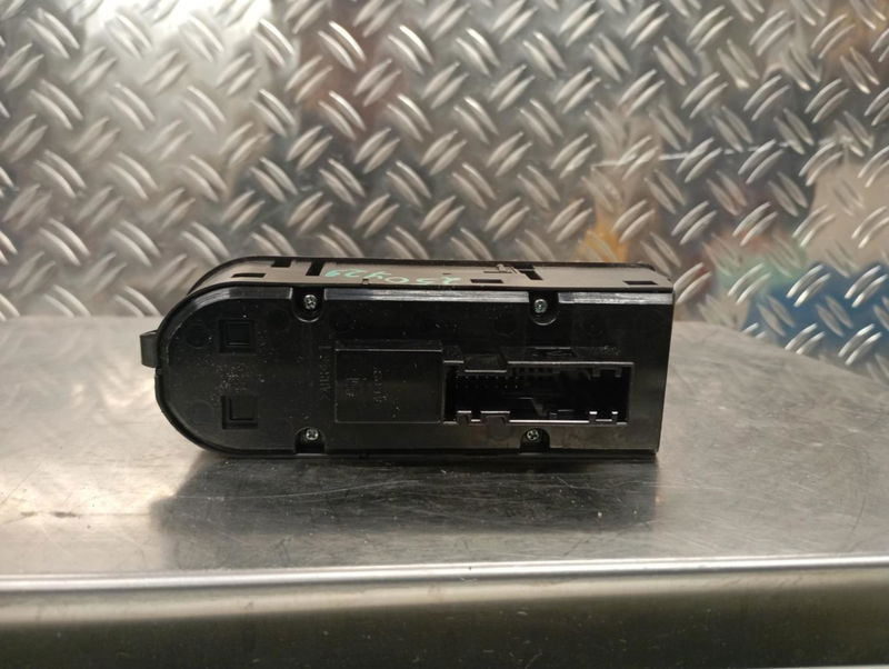 Commande lève-glace porte avant gauche Opel ASTRA H (A04) 1.4 (l48) (2004-2010)