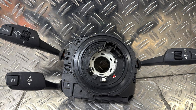 Interrupteur commande de frein a main Bmw X5 (E70) Xdrive 30 d (2010-2013)
