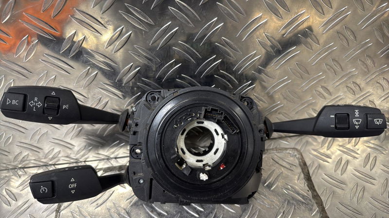 Interrupteur commande de frein a main Bmw X5 (E70) Xdrive 30 d (2010-2013)