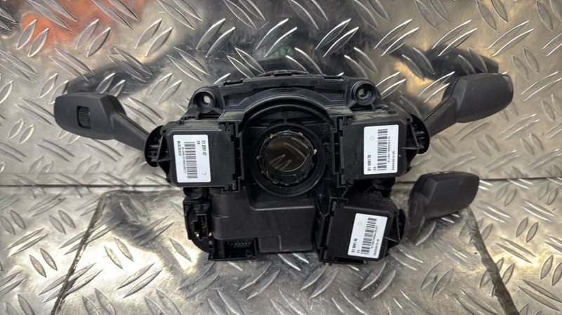 Interrupteur commande de frein a main Bmw X5 (E70) Xdrive 30 d (2010-2013)