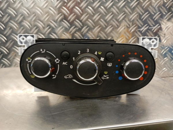 Commande de chauffage Dacia DUSTER (HS_) 1.2 tce 125 (2013-2018)