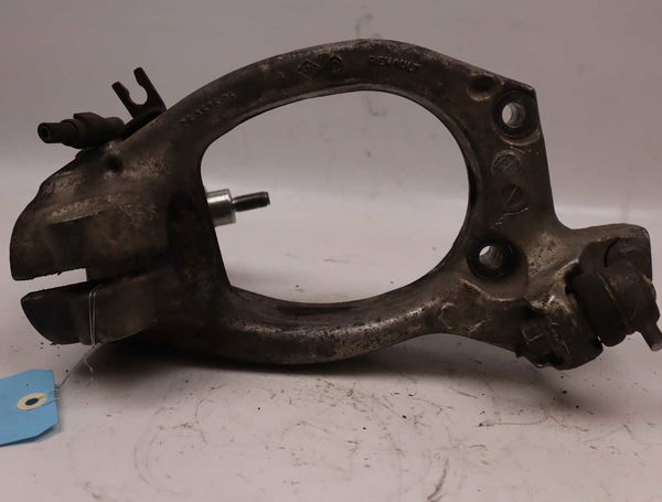 Support triangle inferieur avd Renault MEGANE III Coupé (DZ0-1_) 2.0 tce (dz1n) (2009)