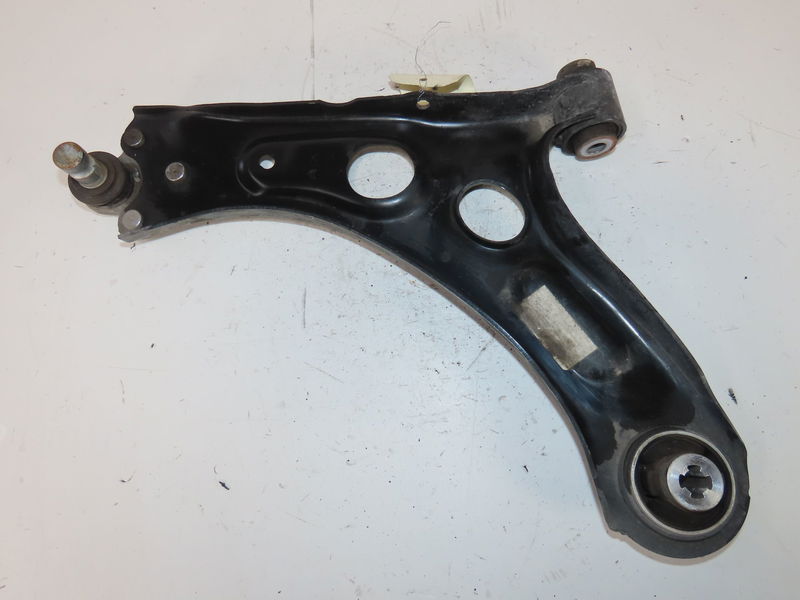Triangle inf avg Peugeot 208 II (UB_, UP_, UW_, UJ_) E-208 (2019)