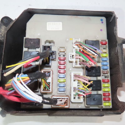 Boite a fusibles Renault CLIO III Grandtour (KR0-1_) 1.2 16v (kr0p) (2007-2012)