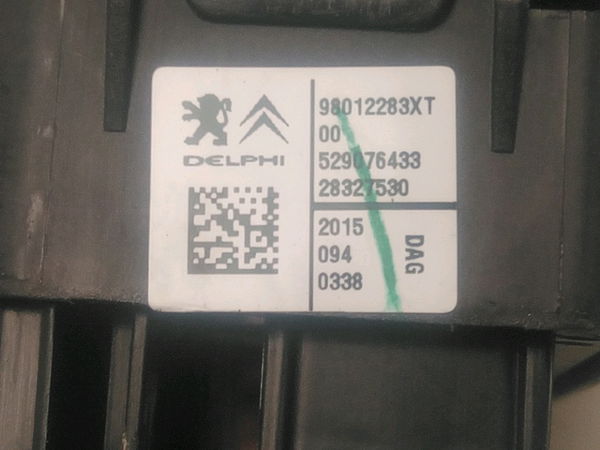 Commande lève-glace porte avant gauche Citroën C3 II (SC_) 1.2 vti 82 (2012-2016) 5 portes
