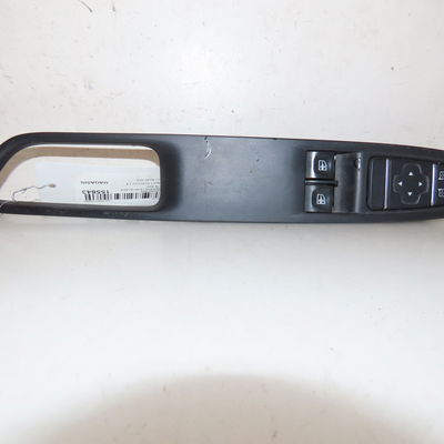 Commande lève-glace porte avant gauche Renault CLIO IV (BH_) 1.5 dci 90 (2012) 5 portes