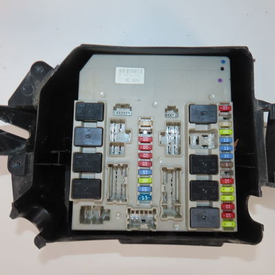 Boite a fusibles Renault CLIO III (BR0-1, CR0-1) 1.2 16v (br02, br0j, br11, cr02, cr0j, cr11) (2005-2014) 5 portes