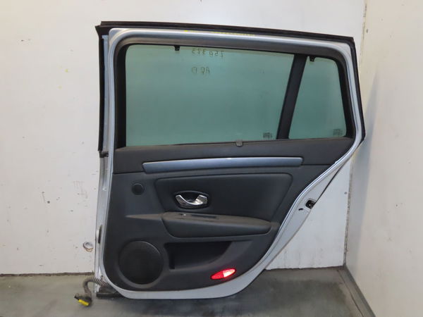 Porte arrière droite Renault LAGUNA III (BT0-1) 2.0 dci (bt01, bt08, bt09, bt0e, bt0k, bt12, bt1c, bt1d,... (2007-2015) 5 portes