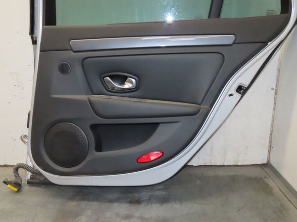 Porte arrière droite Renault LAGUNA III (BT0-1) 2.0 dci (bt01, bt08, bt09, bt0e, bt0k, bt12, bt1c, bt1d,... (2007-2015) 5 portes