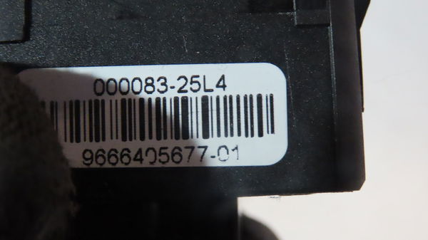 Interrupteur commande de frein a main Peugeot 3008 Monospace (0U_) 1.6 hdi (2009-2016) 5 portes