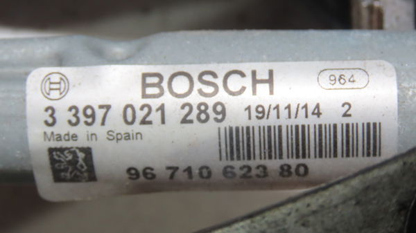 Moteur essuie-glace av droit Peugeot 3008 Monospace (0U_) 1.6 hdi (2009-2016) 5 portes