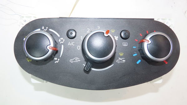 Commande de chauffage Renault TWINGO III (BCM_, BCA_) 1.0 sce 70 (bcmb) (2015) 5 portes