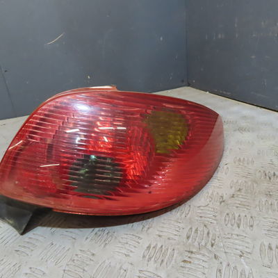 Feu arrière droit Peugeot 206 CC (2D) 1.6 16v (2dnfuf, 2dnfur) (2000-2007) 2 portes