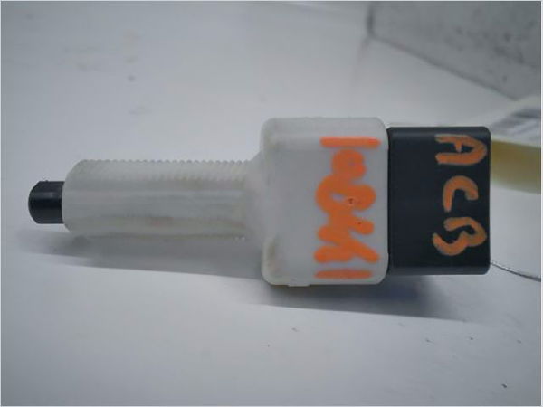 Contacteur de stop sur pedale  Toyota AYGO (_B1_) 1.0 (kgb10_) (2005-2014) 5 portes