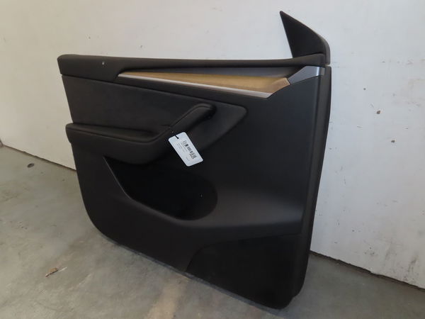 Garniture porte avg Tesla MODEL Y (5YJY) Ev traction intégrale (2021) 5 portes
