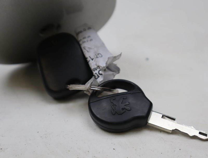Bouchon reservoir a carburant Peugeot 206 (2L_, 2M_) 1.4 hdi eco 70 (2009-2013) 5 portes