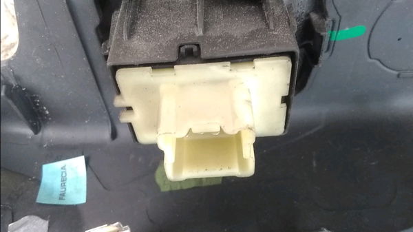 Commande lève-glace porte avant droite Fiat TALENTO Camionnette (296_) 1.6 d (2016)