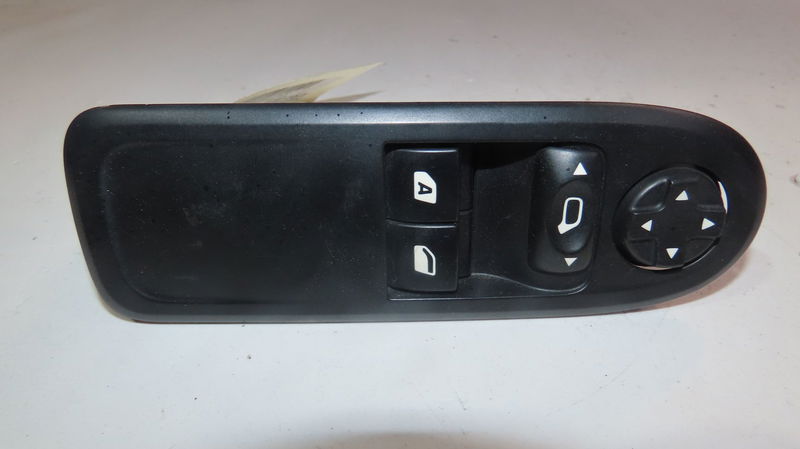 Commande lève-glace porte avant gauche Citroën C3 II (SC_) 1.4 (2009-2016) 5 portes