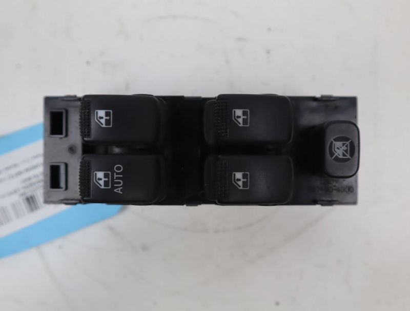 Commande lève-glace porte avant gauche Hyundai GETZ (TB) 1.4 i (2005-2010)
