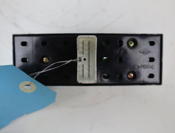Commande lève-glace porte avant gauche Hyundai GETZ (TB) 1.4 i (2005-2010)