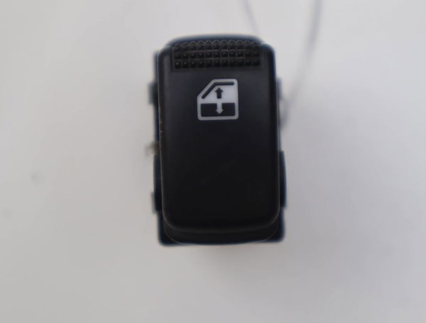 Commande lève-glace porte avant droite Hyundai GETZ (TB) 1.4 i (2005-2010)
