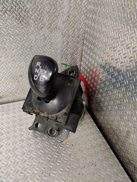 Levier de vitesses Toyota AURIS Break (_E18_) 1.8 hybrid (zwe186_) (2013-2018)