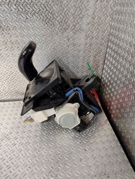 Levier de vitesses Toyota AURIS Break (_E18_) 1.8 hybrid (zwe186_) (2013-2018)
