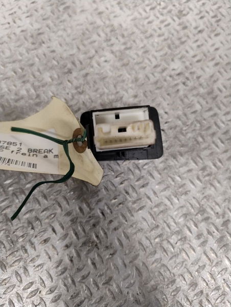 Interrupteur commande de frein a main Toyota AURIS Break (_E18_) 1.8 hybrid (zwe186_) (2013-2018)