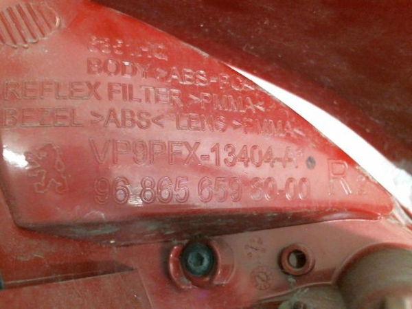 Feu arrière droit Peugeot 207-207 (WA_, WC_) 1.6 hdi 110 (2009-2012)