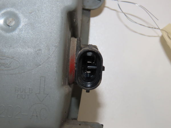 Phare antibrouillard avant gauche Ford C-MAX (DM2) 1.8 tdci (2007-2010) 5 portes