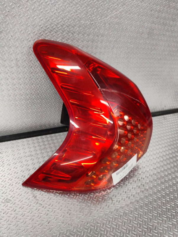 Feu arrière gauche PEUGEOT 3008 1  0