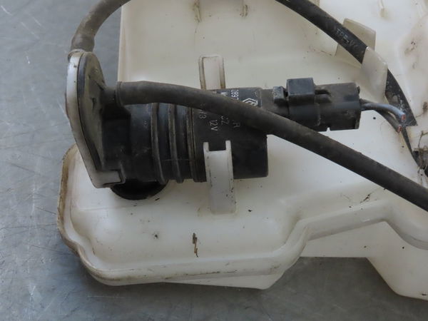 Reservoir lave-glace avant Renault KADJAR (HA_, HL_) 1.6 dci 130 (2015)