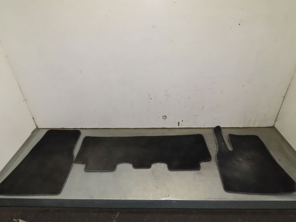 Interieur complet Tesla MODEL Y (5YJY) Ev traction intégrale (2021) 5 portes