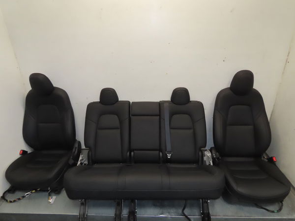 Interieur complet Tesla MODEL Y (5YJY) Ev traction intégrale (2021) 5 portes