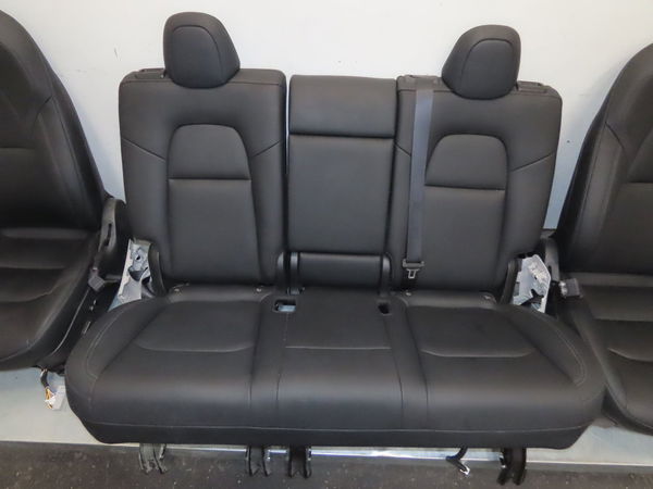Interieur complet Tesla MODEL Y (5YJY) Ev traction intégrale (2021) 5 portes