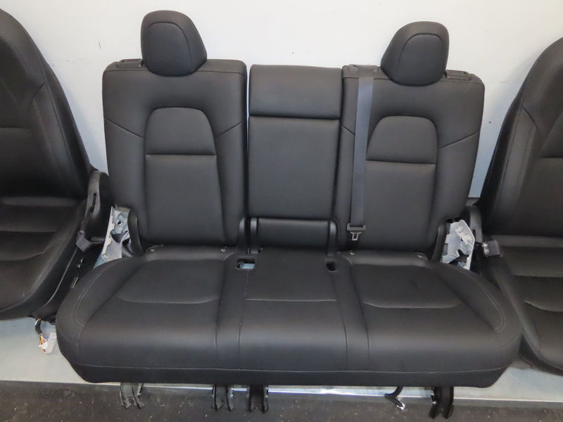 Interieur complet Tesla MODEL Y (5YJY) Ev traction intégrale (2021) 5 portes