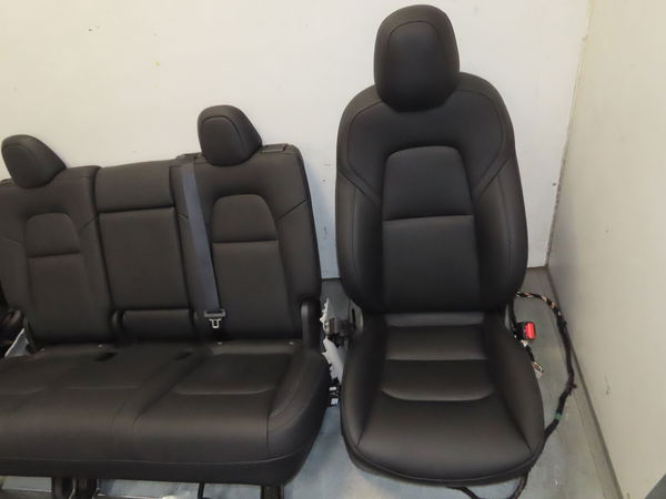 Interieur complet Tesla MODEL Y (5YJY) Ev traction intégrale (2021) 5 portes