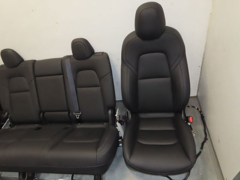 Interieur complet Tesla MODEL Y (5YJY) Ev traction intégrale (2021) 5 portes
