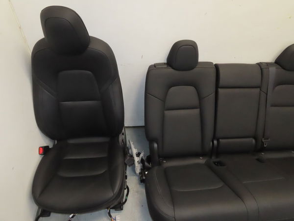 Interieur complet Tesla MODEL Y (5YJY) Ev traction intégrale (2021) 5 portes