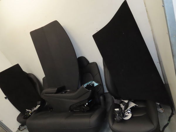 Interieur complet Tesla MODEL Y (5YJY) Ev traction intégrale (2021) 5 portes
