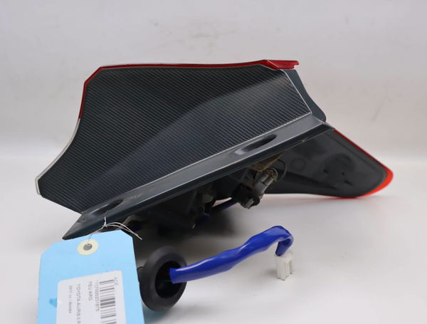 Feu arrière gauche Toyota AURIS (_E18_) 1.2 (nre185_) (2015-2018)