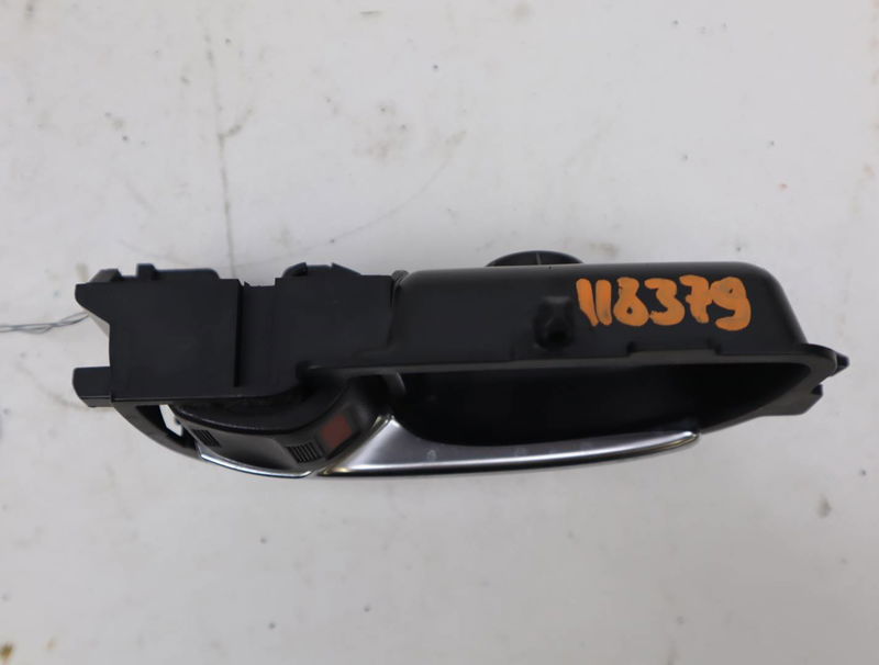 Poignee int porte avg Toyota AURIS (_E18_) 1.2 (nre185_) (2015-2018)