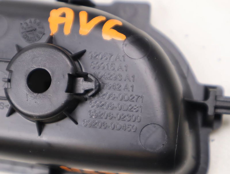 Poignee int porte avg Toyota AURIS (_E18_) 1.2 (nre185_) (2015-2018)