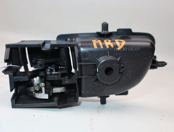 Poignee int porte ard Toyota AURIS (_E18_) 1.2 (nre185_) (2015-2018)