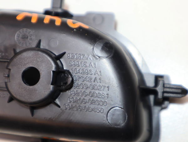 Poignee int porte arg Toyota AURIS (_E18_) 1.2 (nre185_) (2015-2018)
