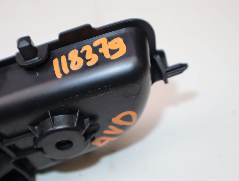 Poignee int porte avd Toyota AURIS (_E18_) 1.2 (nre185_) (2015-2018)