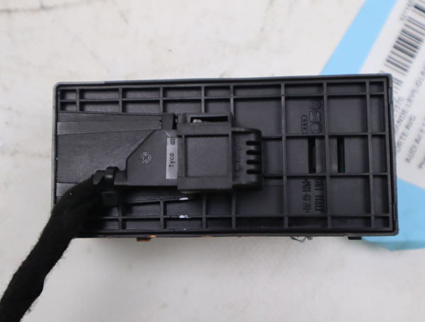 Commande lève-glace porte avant gauche Audi A4 B7 Avant (8ED) 1.8 t (2004-2008)