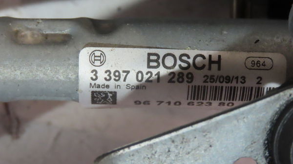 Moteur essuie-glace av droit Peugeot 3008 Monospace (0U_) 1.6 hdi (2009-2016) 5 portes
