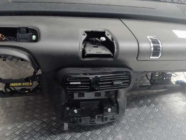 Planche de bord Citroën C4 CACTUS 1.6 bluehdi 100 (2014)